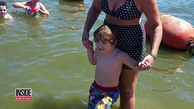 Après une opération lourde, ce petit garçon a pu faire ses premiers pas !