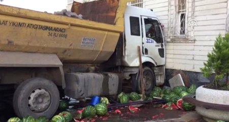 Hafriyat Kamyonu Ahmet Mithat Efendi Yalısına Çarptı