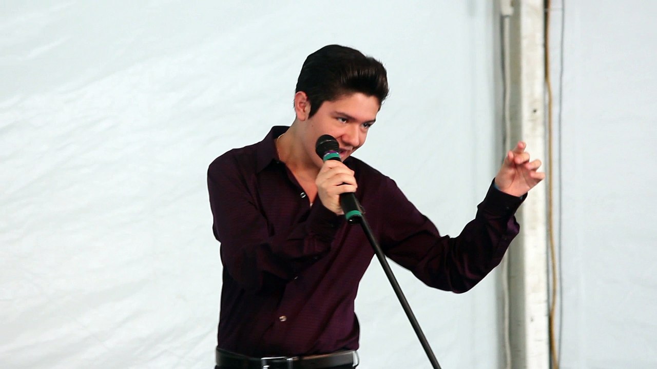 Moses Snow sings 'Ain't That Loving You Baby' Elvis Week 2017