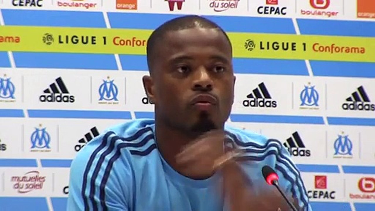Olympique de Marseille : Patrice Evra s’énerve et tape sur la table ! (vidéo)