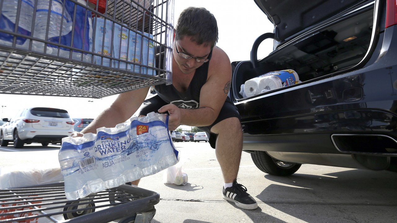 Hurricane Harvey hurls toward southeast Texas