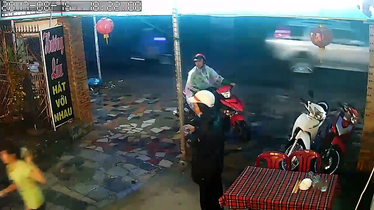 Stealing motorbikes in Vietnam !