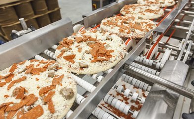 How to make Frozen Pizza - Inside The Frozen Pizza Factory