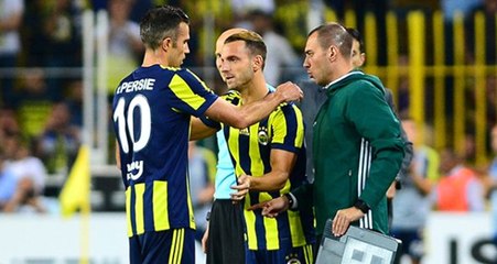 Taraftarlar, Robin Van Persie'yi Oyundan Çıkarken Islık Yağmuruna Tuttu