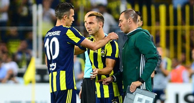 Taraftarlar, Robin Van Persie'yi Oyundan Çıkarken Islık Yağmuruna Tuttu