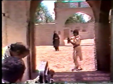 Moin Akhtar, Bushra Ansari, Sultan Rahi, Anwar Maqsood, funny old clips. It was golden era of PTV. Pakistani Television (PTV) in 80s and 90s.