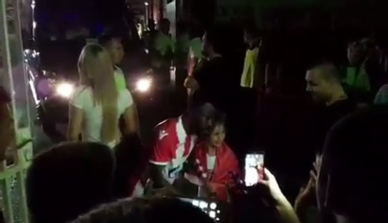 KANGA SLAVI SA NAVIJACIMA POSLE UTAKMICE!