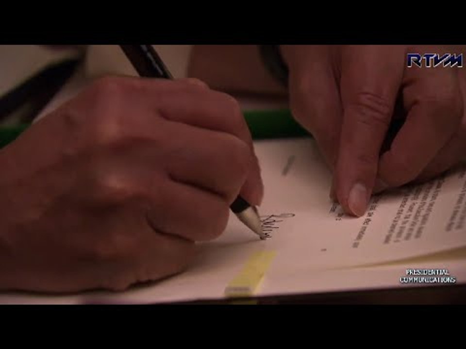 Duterte signs FOI order