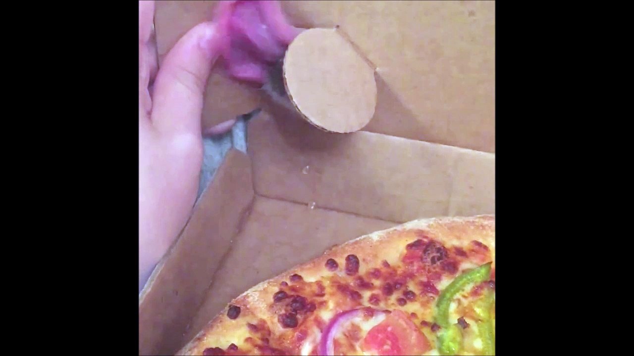 Aller, s'il te plait, donne moi un bout de pizza... Chien adorable