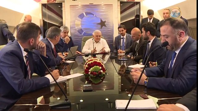 Başbakan Yıldırım Uçakta Gazetecilerin Sorularını Cevapladı