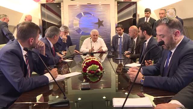 Başbakan Yıldırım, Singapur ve Vietnam Ziyaretinin Dönüşünde Uçakta Gazetecilerin Sorularını...