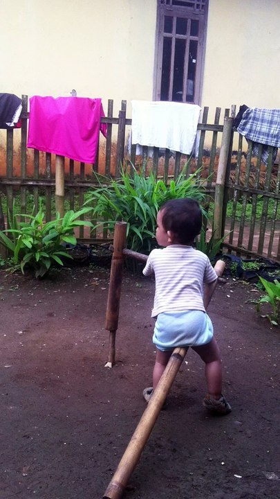 Ara belajar berjalan