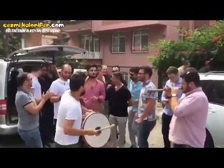 Davul Zurnayla Sen Olsan Bari Şarkısı