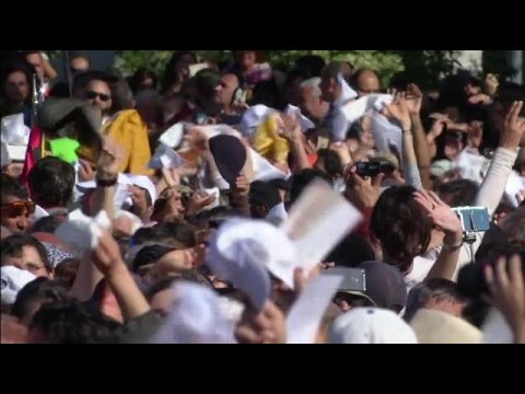Pope greeted by thousands on Fatima pilgrimage