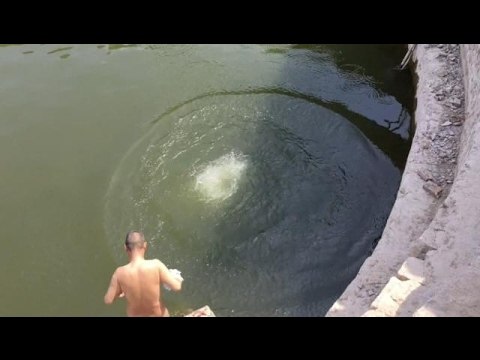 Chinese skinny-dippers defy public morals on nudity