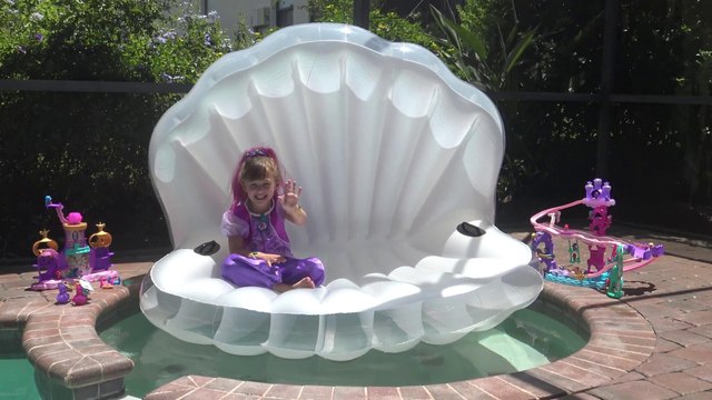 Shimmer e Shine - Brincando na Piscina - Brincadeiras e Diversão na Piscina