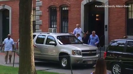 Le couple Obama accompagne leur fille Malia pour son premier jour à Harvard... Un moment unique et intense (vidéo)