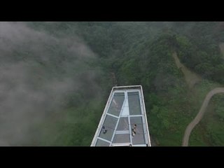 Don't look down: glass bottom skywalk thrills in China