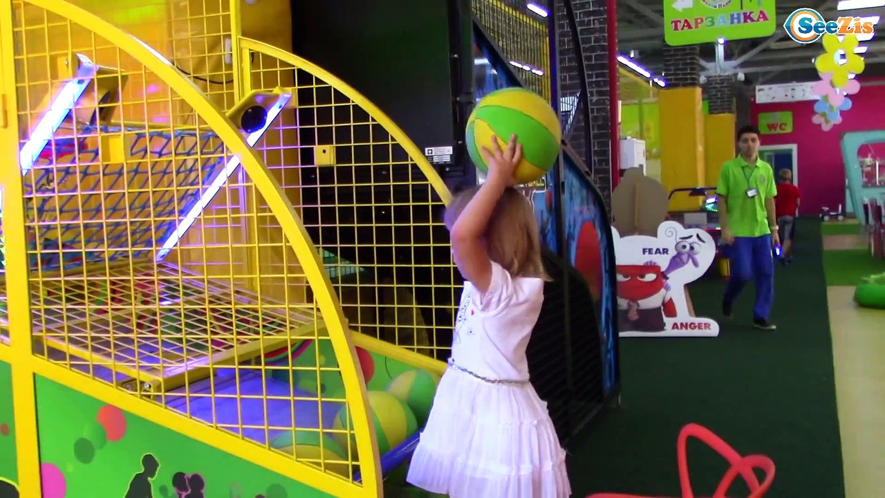 ДЕНЬ РОЖДЕНИЯ Арины! Развлекательный Центр для Детей Прыгаем на Батутах ПОДАРОК от Ярослава!