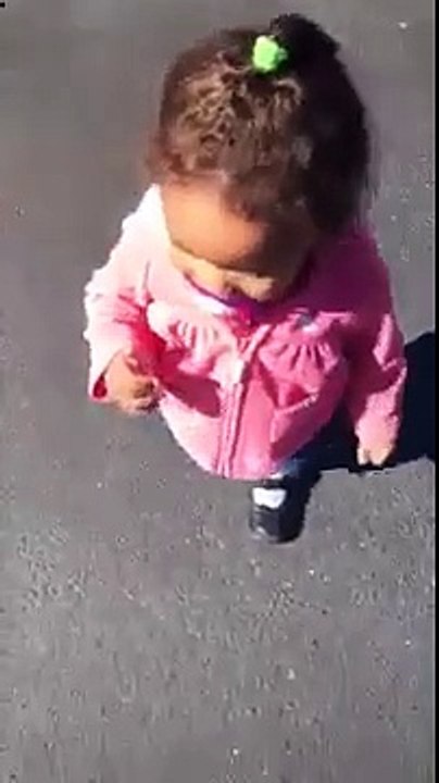 chaild fear while seeing her shadow on road while walking