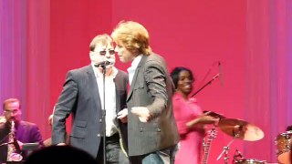 Bon Jovi - Jon  singing with Southside Johnny