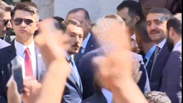 Cumhurbaşkanı Erdoğan, Cuma Namazını Bezmialem Valide Sultan Camii'nde Kıldı