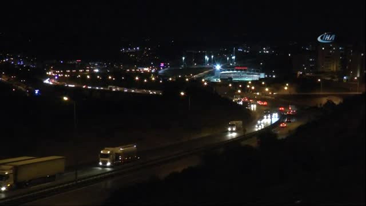 Tem Otoyolunda Bayram Trafiği Devam Ediyor