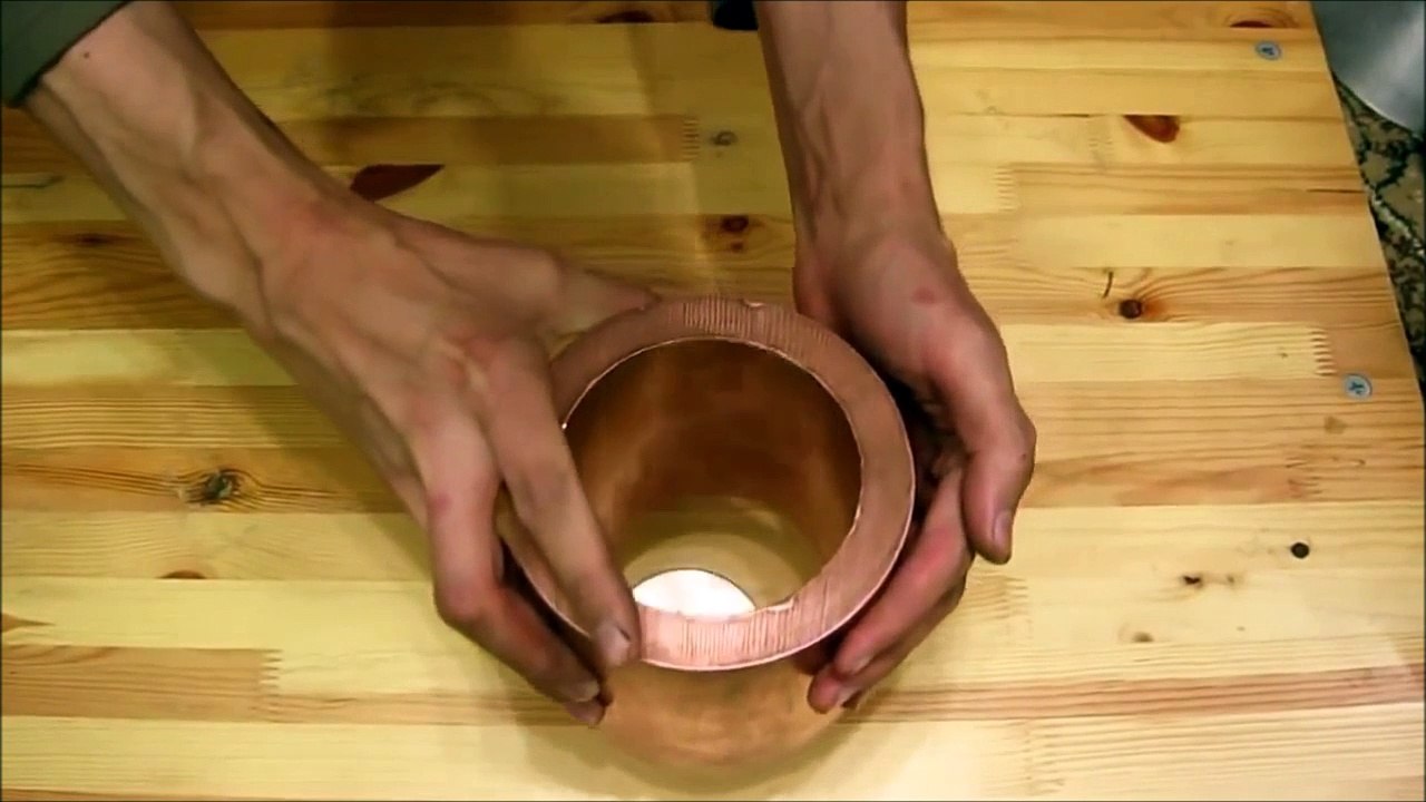 Regardez cet aimant tomber à travers une bobine de cuivre... Incroyable