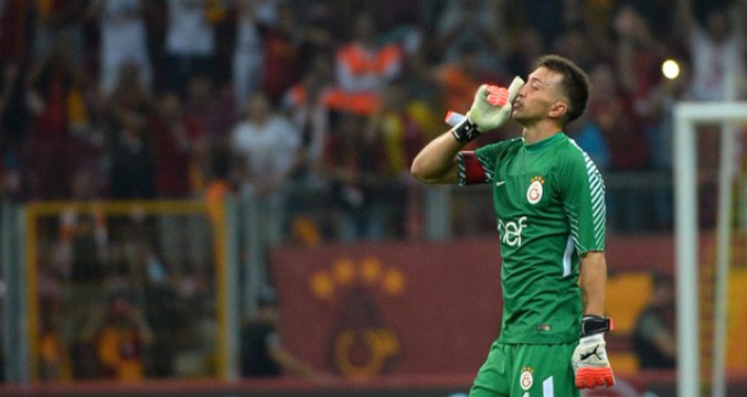 Muslera: Şampiyon Olursak 15-20 Tane Barbekü Partisi Veririm