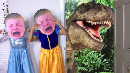 Frozen Elsa Baby & Princess Jasmine vs Evil Jelly Fountain w/ Maleficent, crying baby