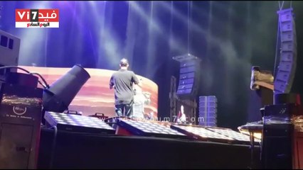 عمرو دياب يغنى "أول كل حاجة" على "كولة" عبد الله حلمى