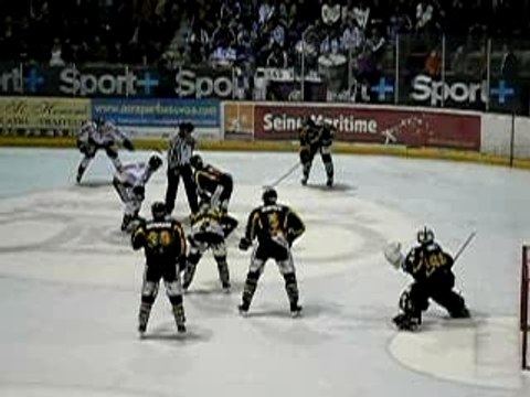 Les Dragons Rouennais contre les ducs d'Angers.