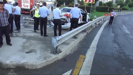 D100 'De Önce Bariyere Sonra Direğe Çarptı: 1 Ölü, 1 Yaralı