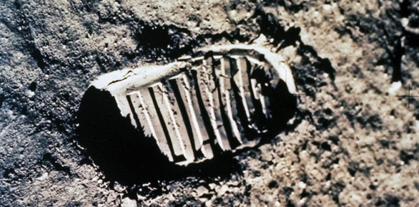 Les énigmes de l'Histoire Les premiers pas sur la Lune