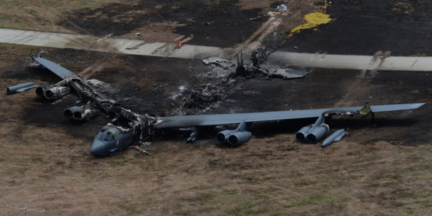 B52 Crash at Fairchild Air Port video Dailymotion