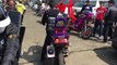 Des japonais s’amusent à faire des battles de musique avec leurs motos