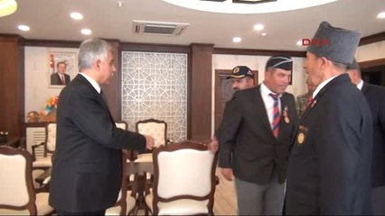 Hakkari Aksaraylı Gaziler Hakkari Valisi Toprak'ı Ziyaret Etti