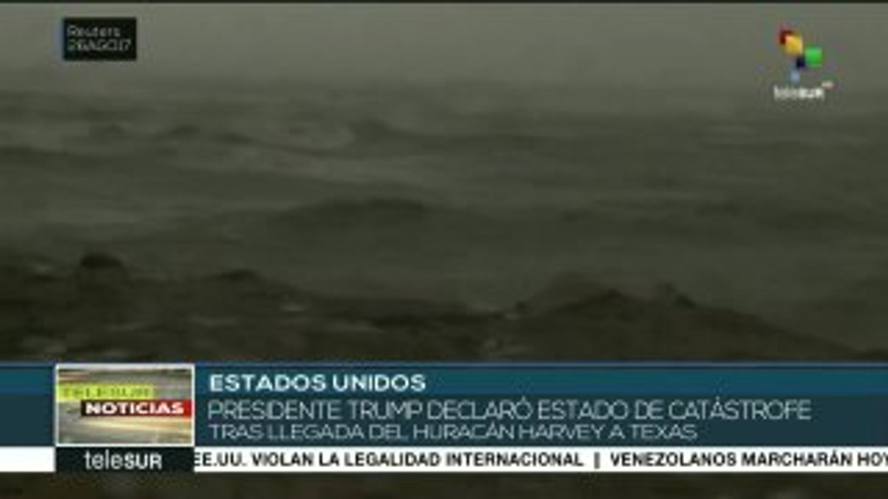 Huracán Harvey toca tierra en la costa de Texas con categoría 4