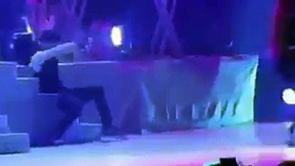 Ariana Grande biểu diễn "Bad Decisions" tại show Dangerous Woman ở Bắc Kinh