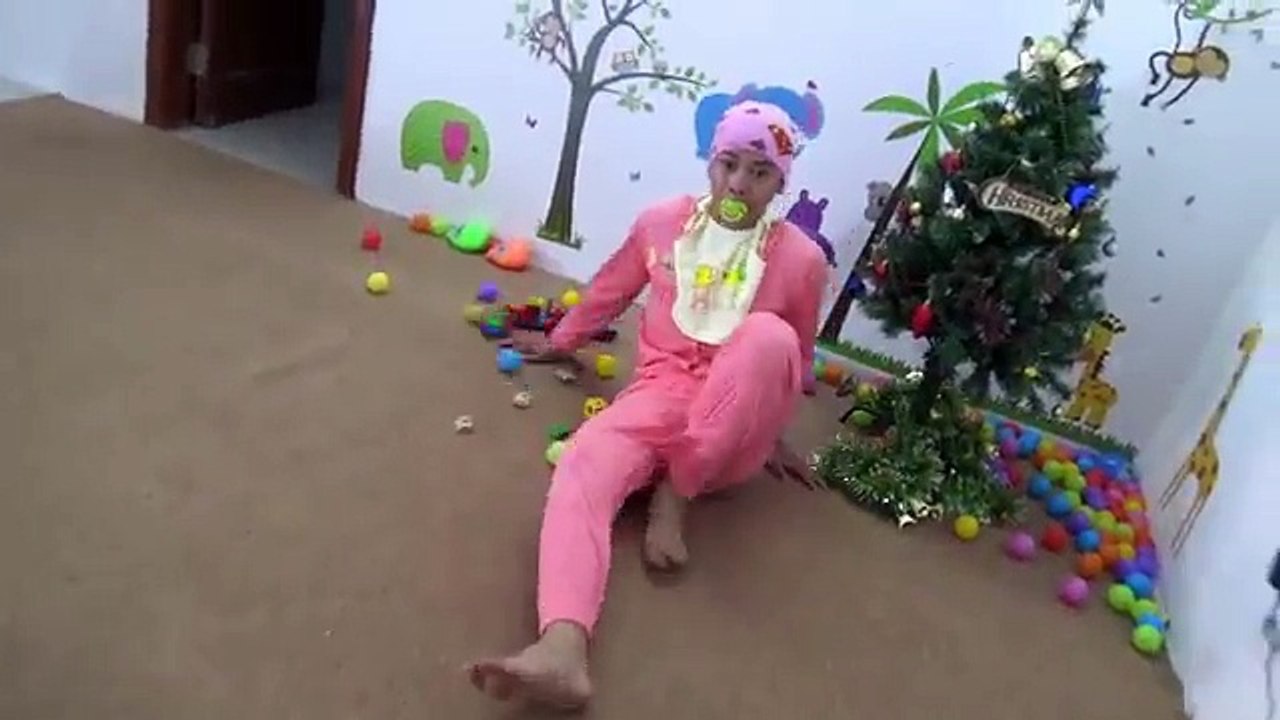 Bad Santa Attacks Annabelle & Victoria Christmas Toy Freaks Hidden Egg