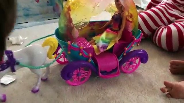 Y belleza beldad transporte en princesa paseo con Disney powerwheels 24v dynacraft