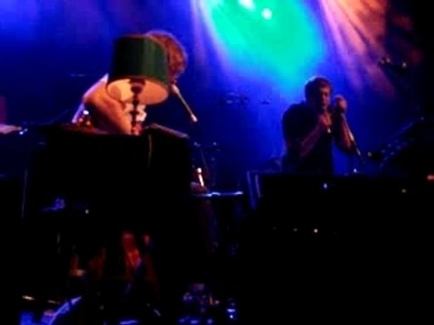 Bees and Butterflies - Girls in Hawaii à la Cigale