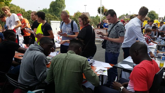 Les joueurs de Mons à la rencontre des supporters (1)