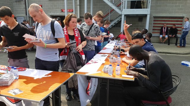 Les joueurs de Mons à la rencontre des supporters (2)