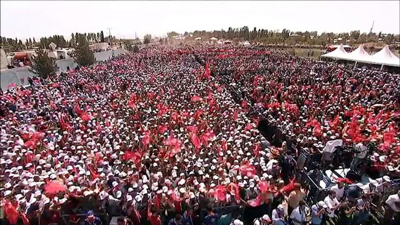 Hulusi Akar yine sahnede