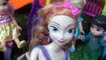 Anna and Elsa Toddlers Elsya has accident #2 gets hurt leg Barbie Bully Frozen Doll Toys I