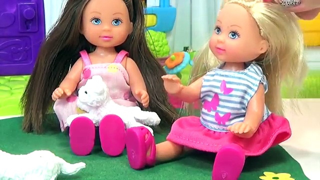 Dans le jeunes filles enfants pour et jouets Nastya Vidéo dattente pour les chiots jeu roulant