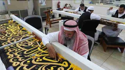 Elaboran musulmanes nuevo Kiswah para celebrar el Eid al-Adha