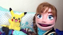 Menue verser anna princesse de la reine des neiges et pikachu malade | histoires de jouets