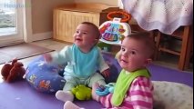 小寶寶們看到爸爸回來時的興奮表情 好可愛 【影片控】اضحك من قلبك مع الاطفال